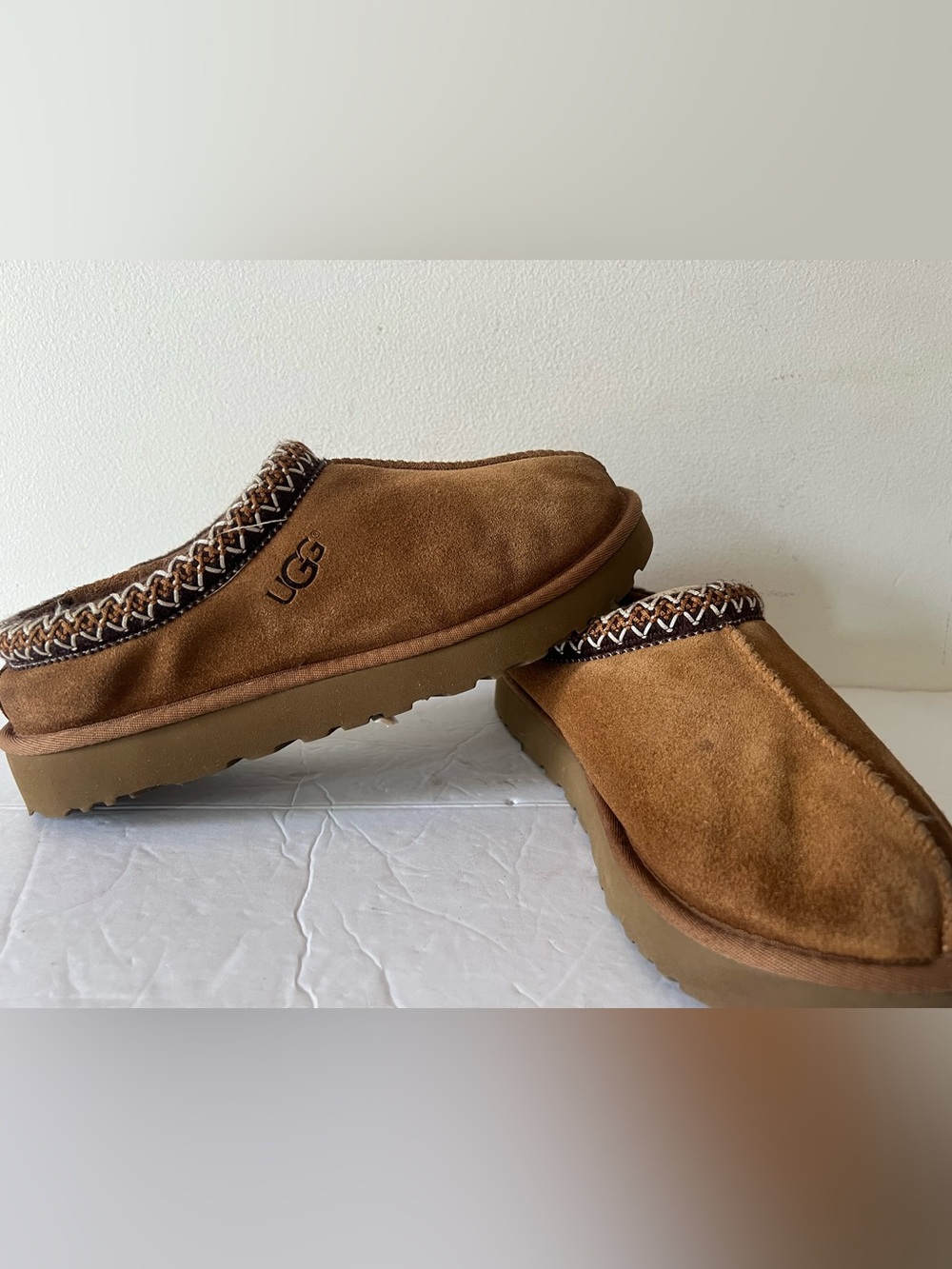 $125 USED WOMENS UGG TASMAN SUEDE SLIPPER SIZE 9 CHESTNUT